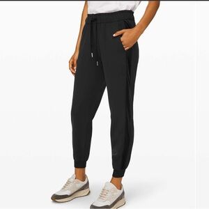 Lululemon On The Fly Jogger Sz 10 BNWT